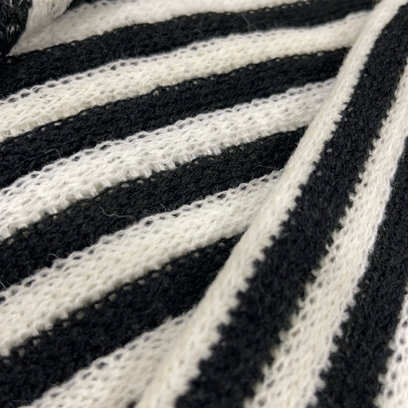 Striped Tassel Fringe Poncho Wrap Scarf - Picture 5 of 5